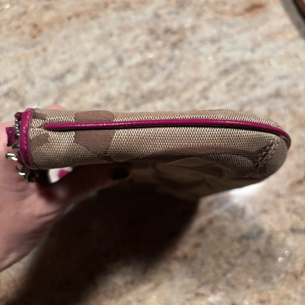 COACH Signature wristlet bag small - Picture 10 of 12